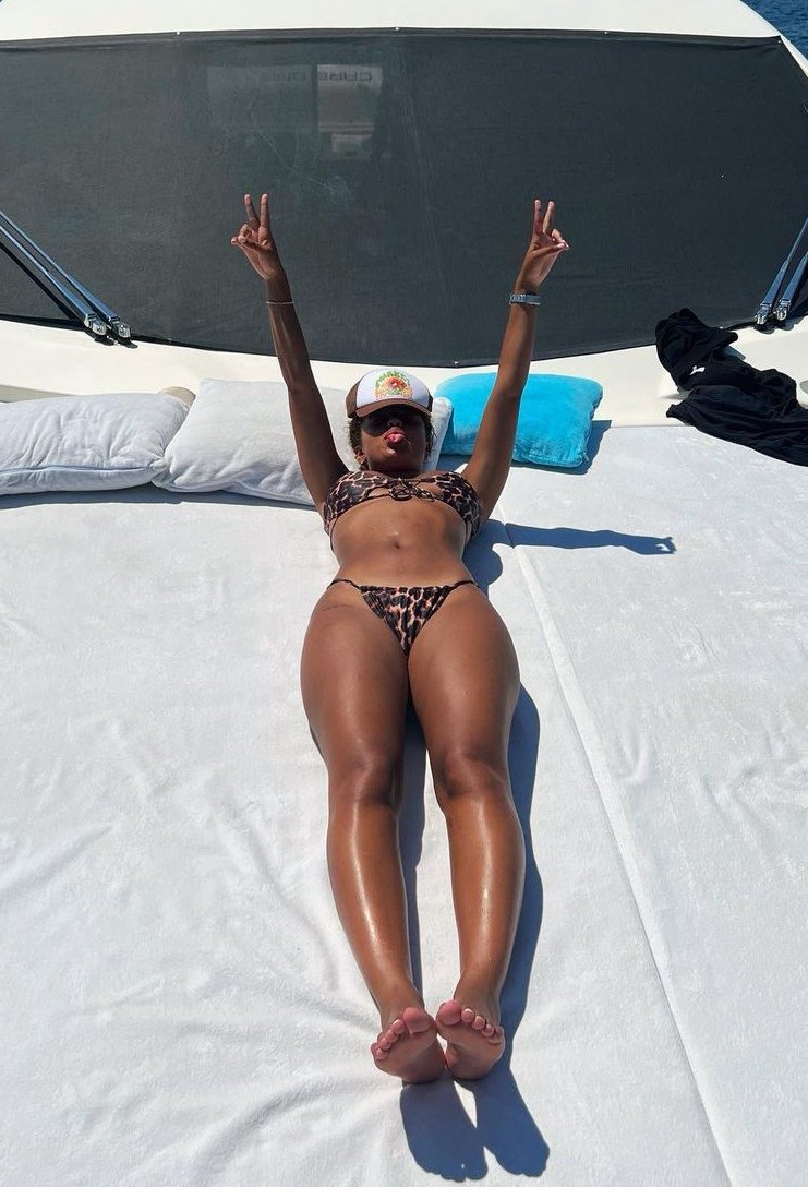 Paola-Locatelli-Feet-6622311_edit_1355310868813504.jpg