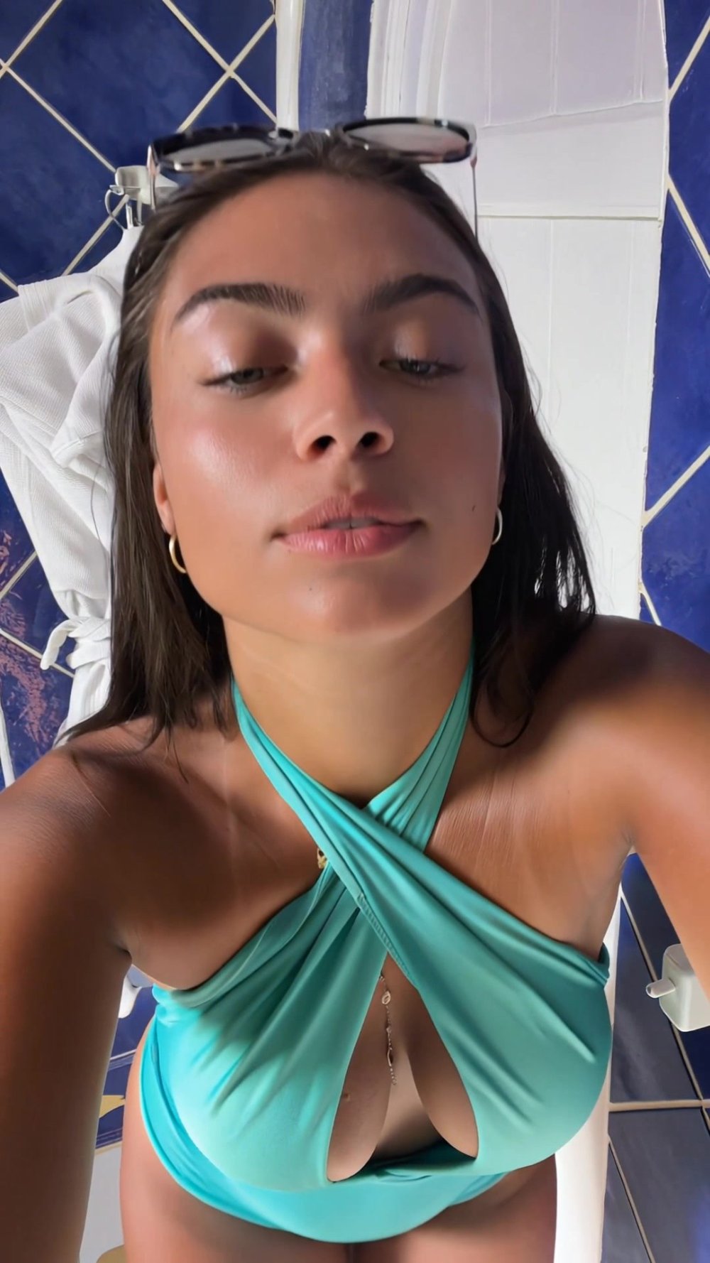 0fb92c44-6fff-405b-bb67-276a6a872641.mp4.0001.jpg