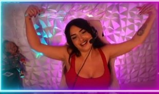 Screenshot_20251119_021437_Twitch.jpg