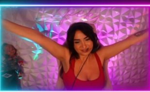 Screenshot_20251119_021440_Twitch.jpg