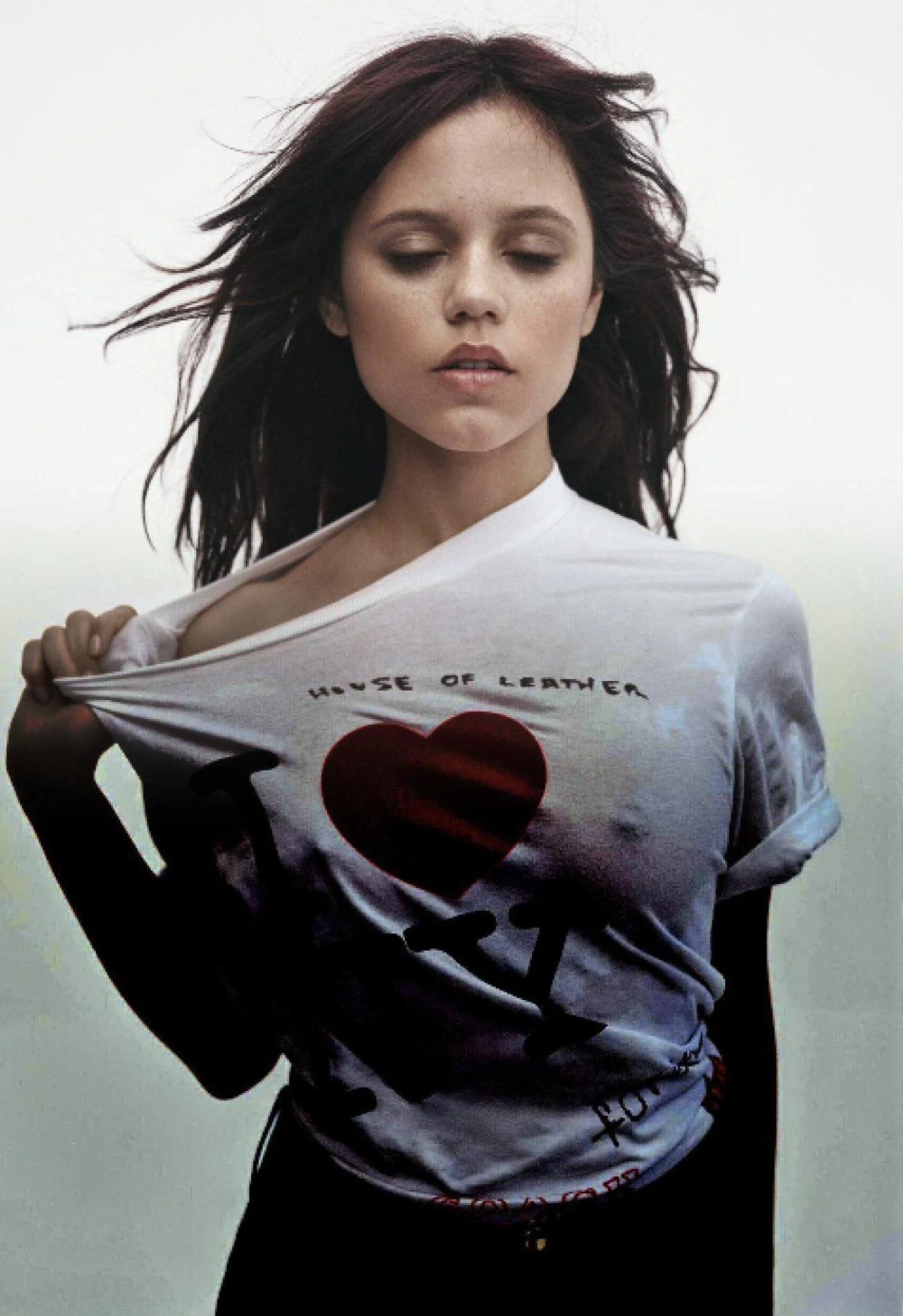 jenna-ortega-v0-25ctxmfxciye1.png