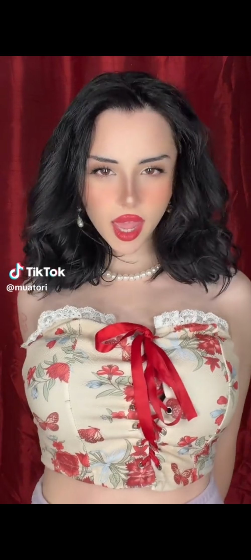 Screenshot_2025-12-03-19-34-51-595_com.miui.videoplayer.jpg