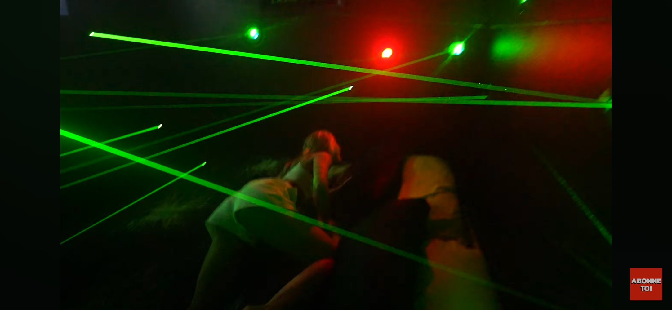 Screenshot_20251209_224320_YouTube.jpg
