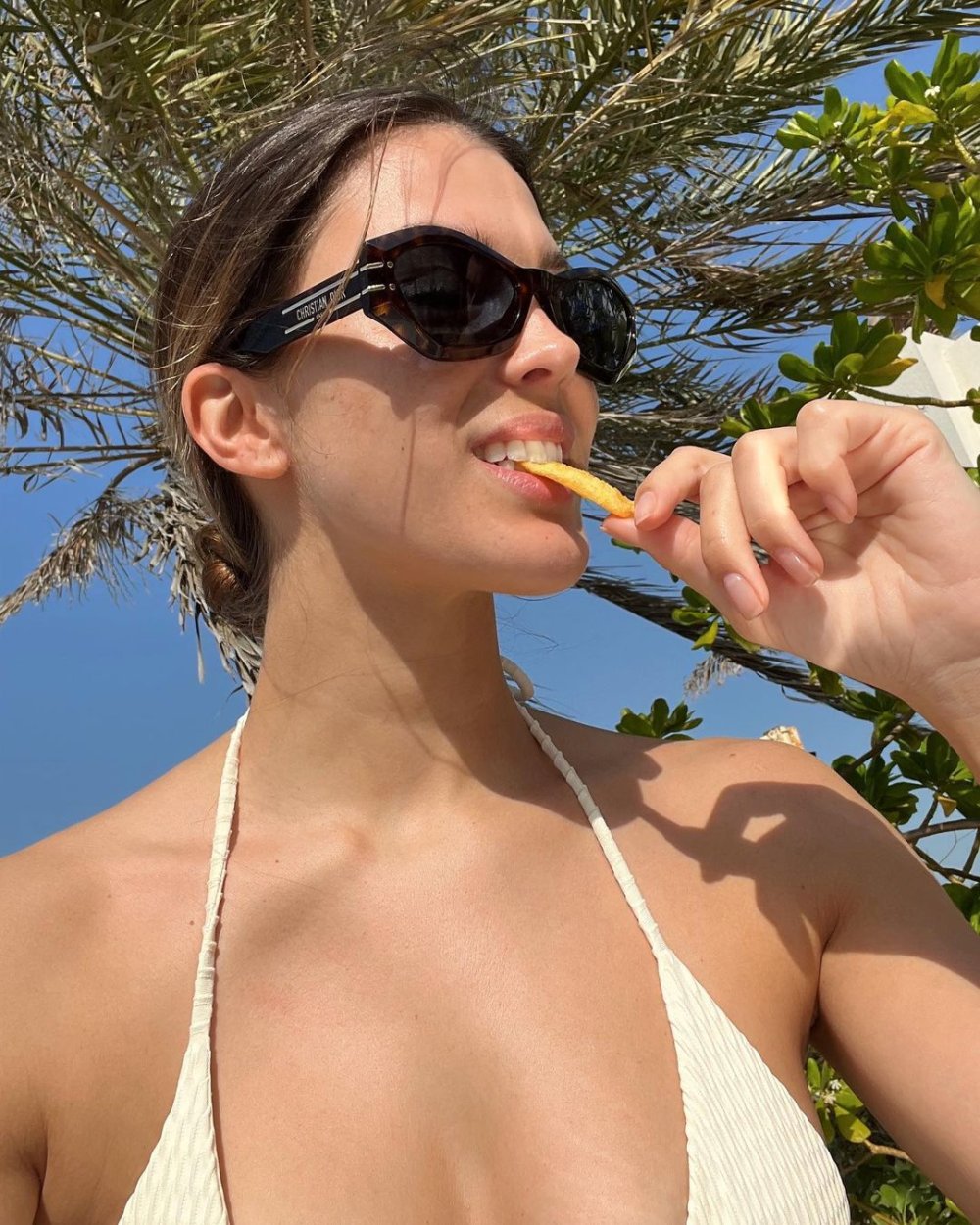 262477726_iris-mittenaere-instagram-2022-02-04-3.jpg