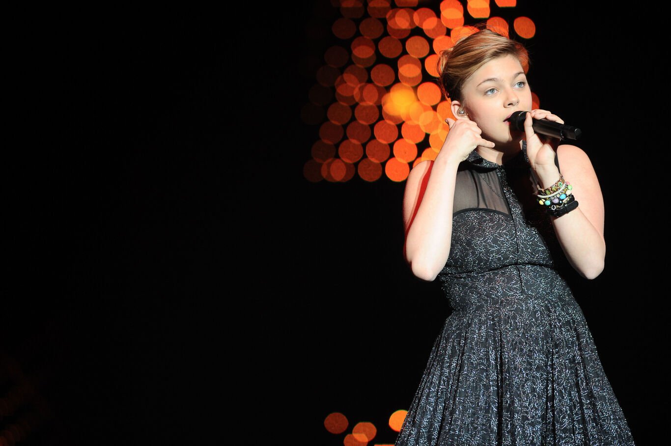 la-chanteuse-louane-2.jpeg