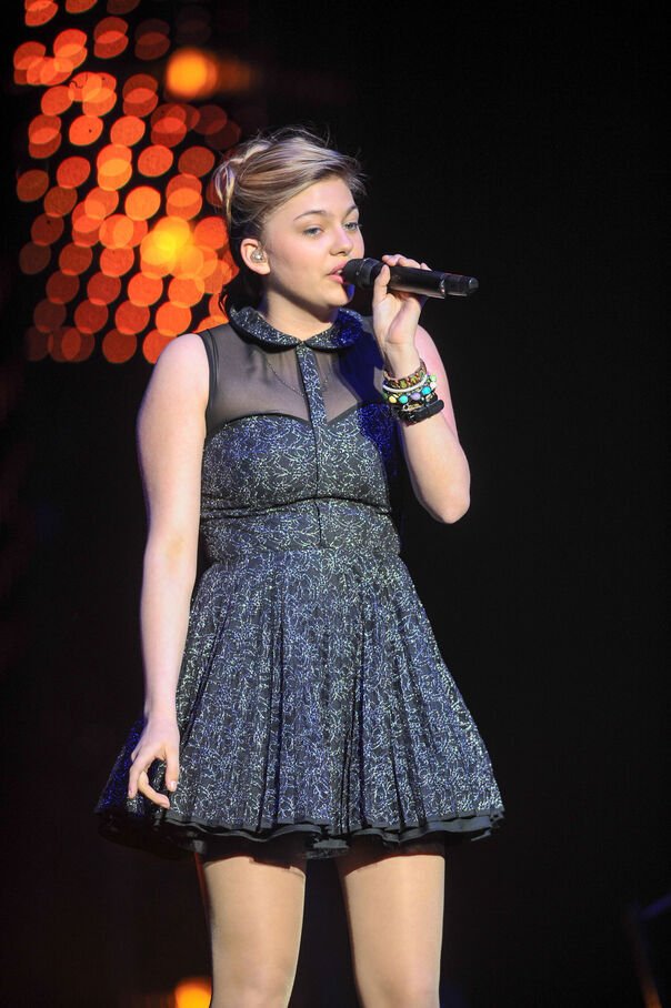 la-chanteuse-louane-1.jpeg