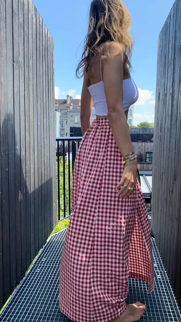 Laury_Thilleman_sexy_parisienne_et_alors_sexy_gros_seins_4.jpg