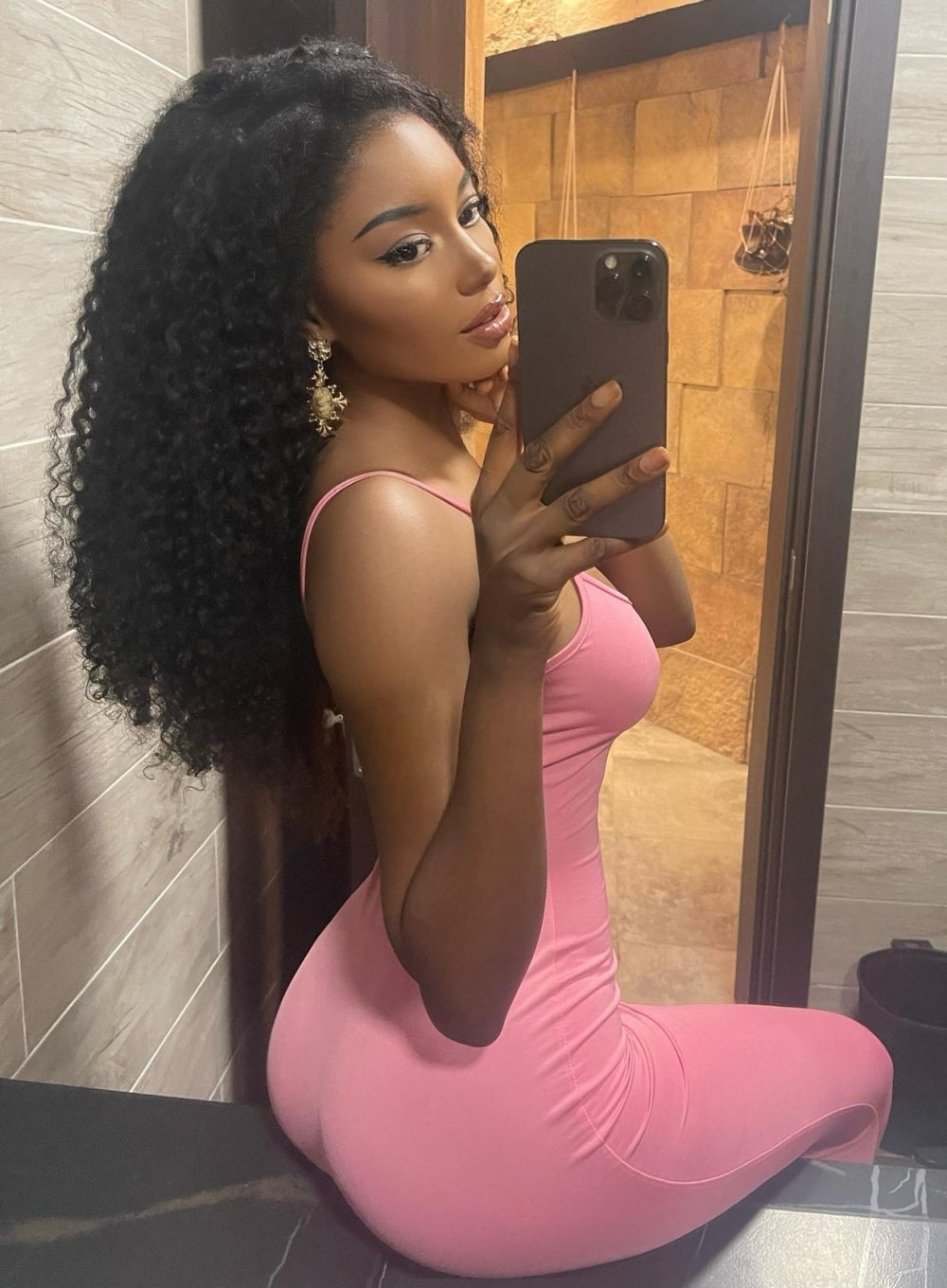 blackjocondee_1655998537_2867045993674600691_6880808243.jpg