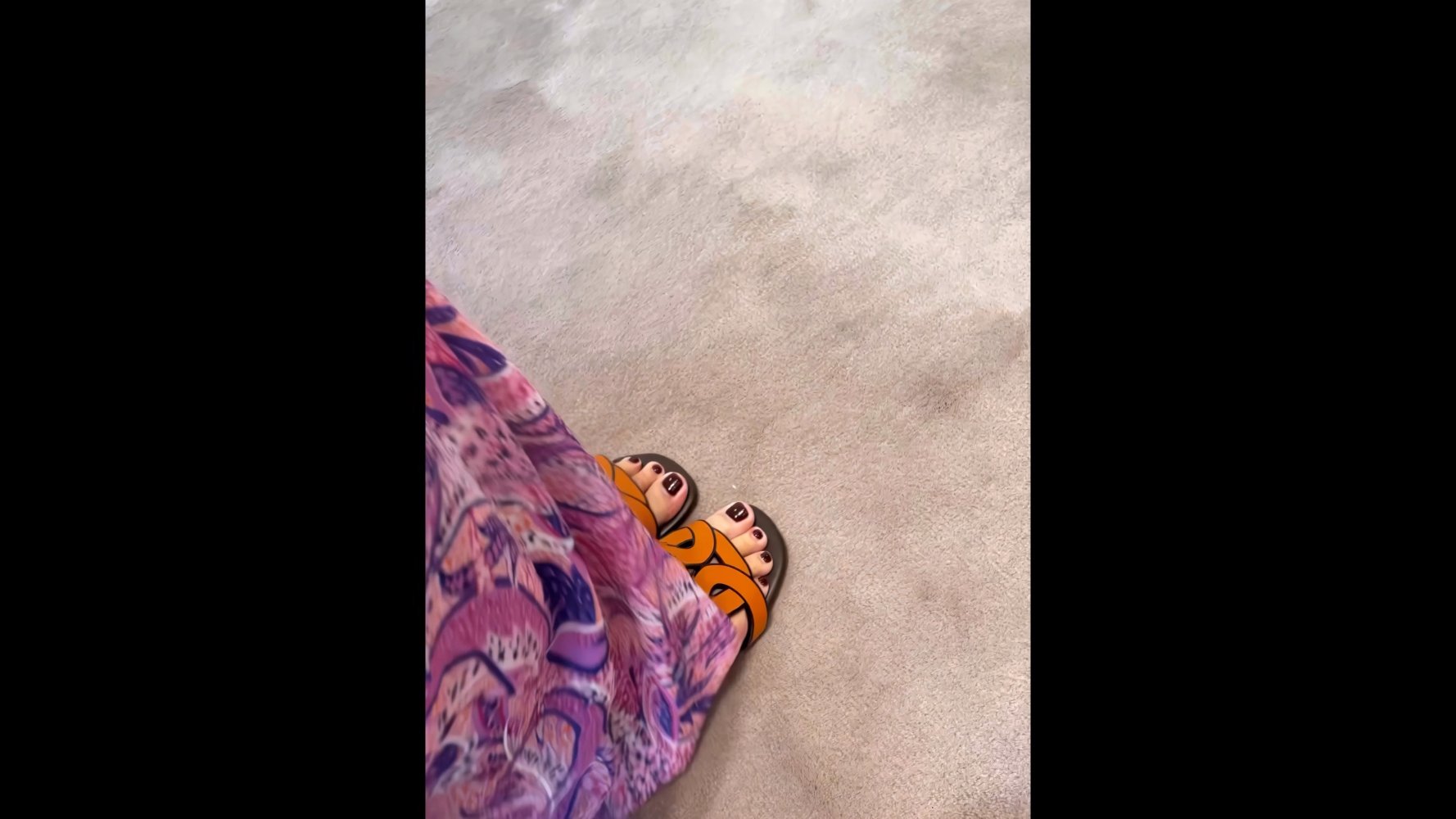 Lara-Fabian-Feet-7351533.jpg