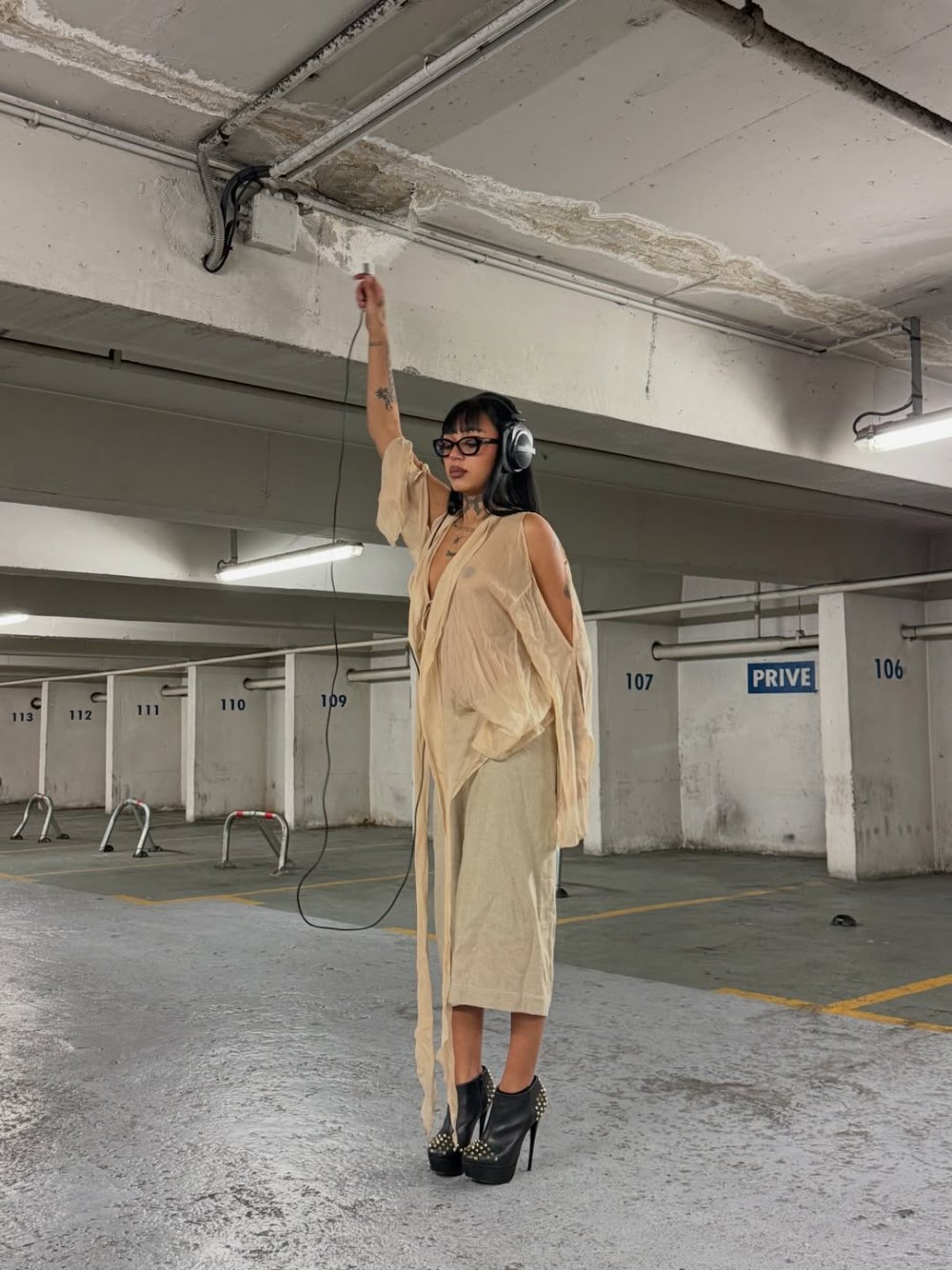 185cm on my heels perfect outfit rented at @rent.extended 💓 (prêt) (1).jpg