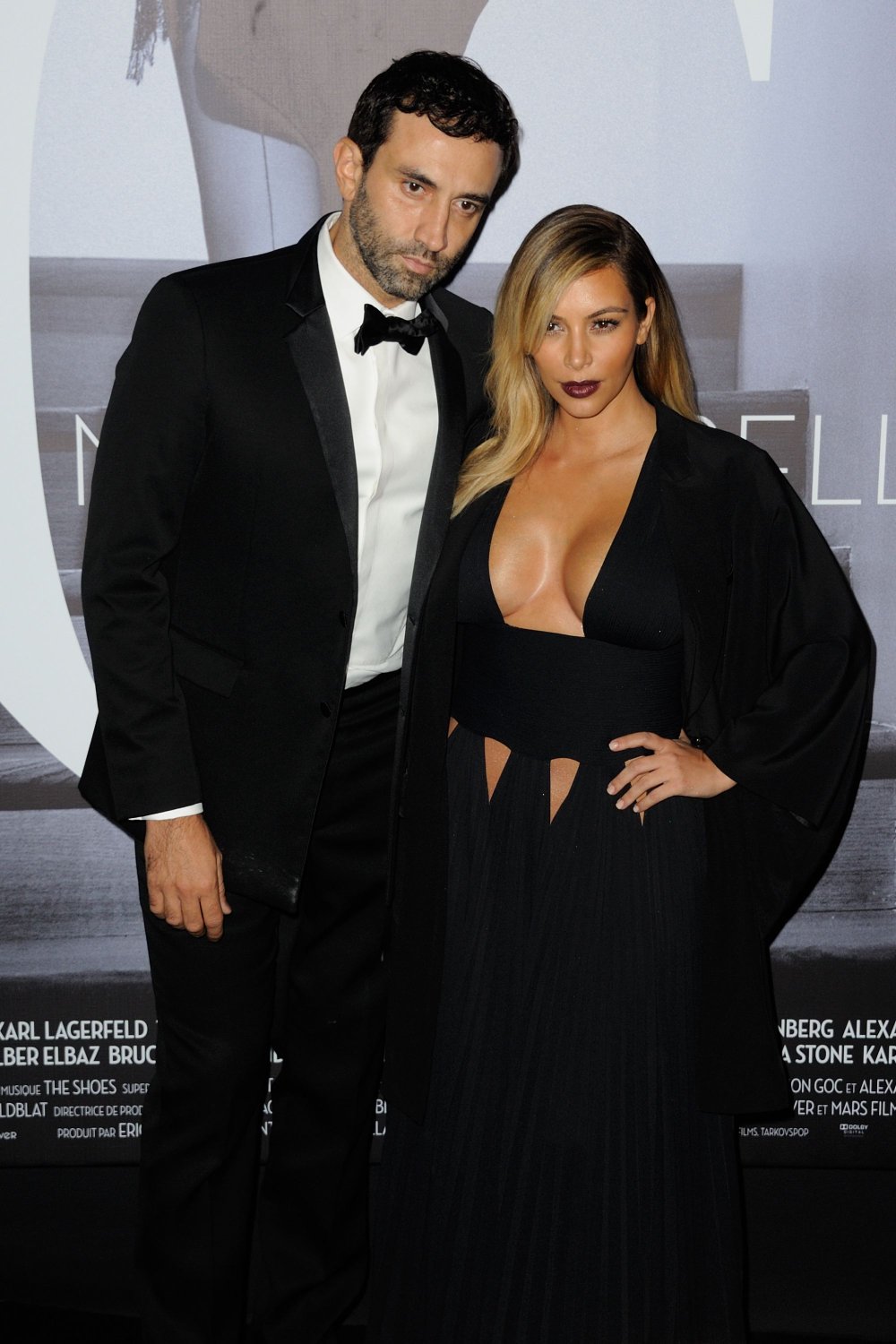 248932-kim-kardashian-decolletee-a-paris-orig-1.jpg