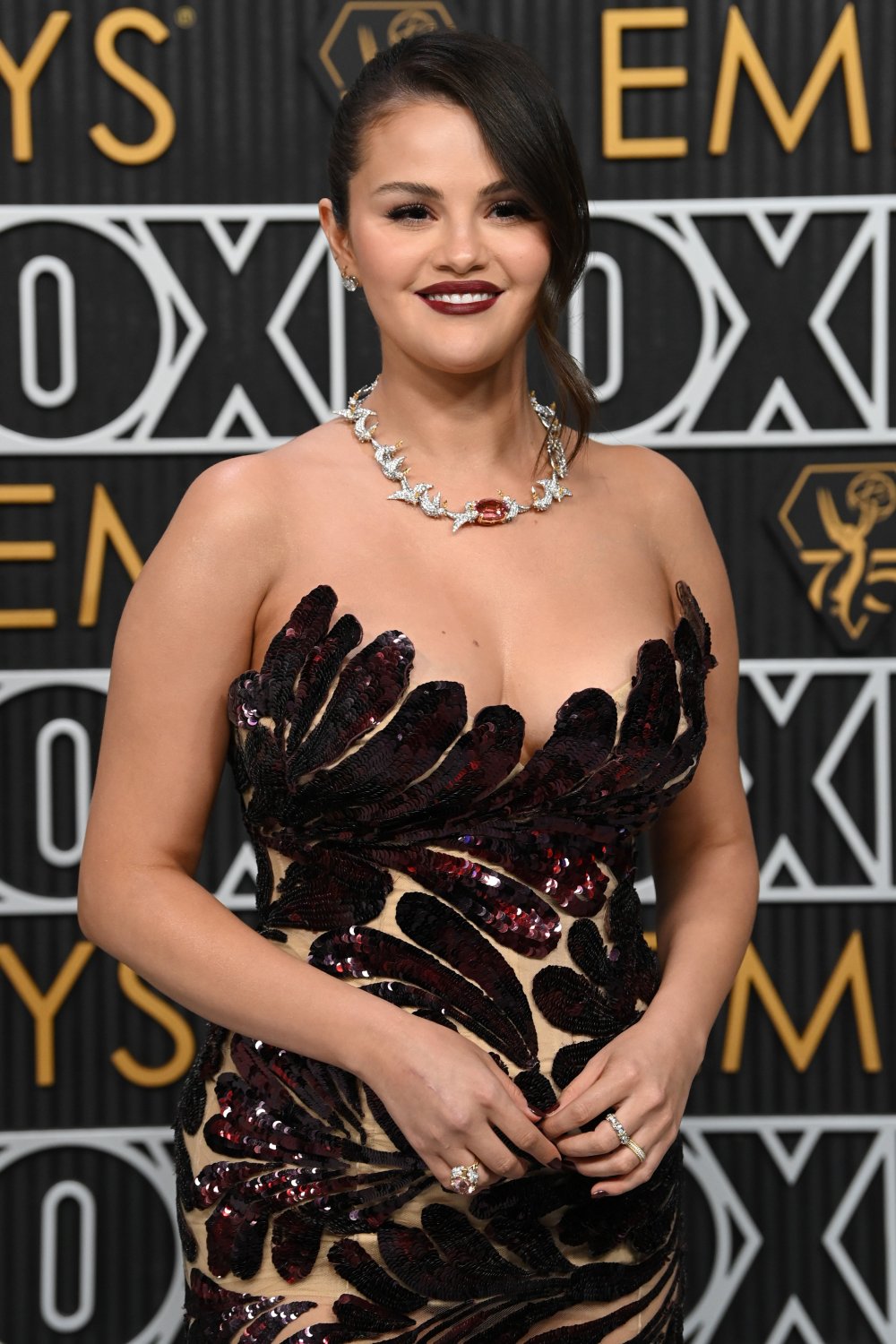 437972423_selena-13.jpg