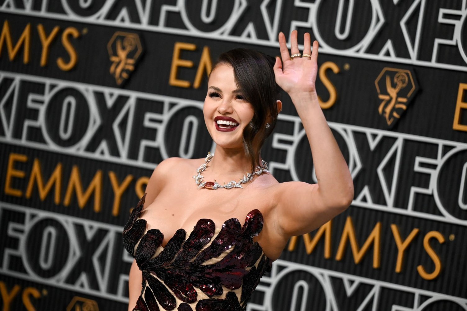 437763685_selena3-26.jpg