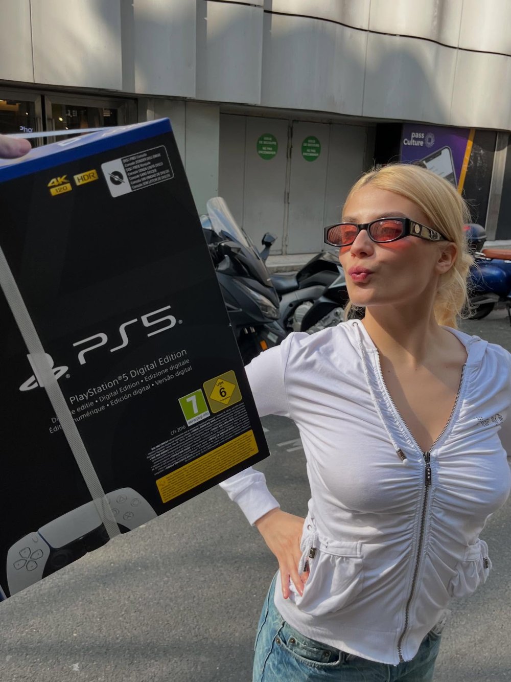 maelle_1746384756_3625260554030344396_1937878656.jpg