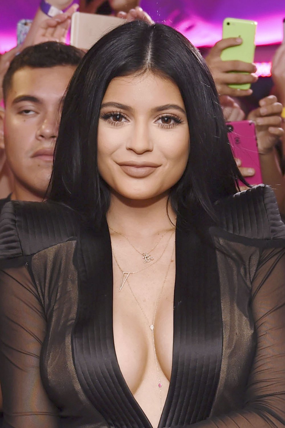 396127-kylie-jenner-seins-apparents-et-100-orig-1.jpg