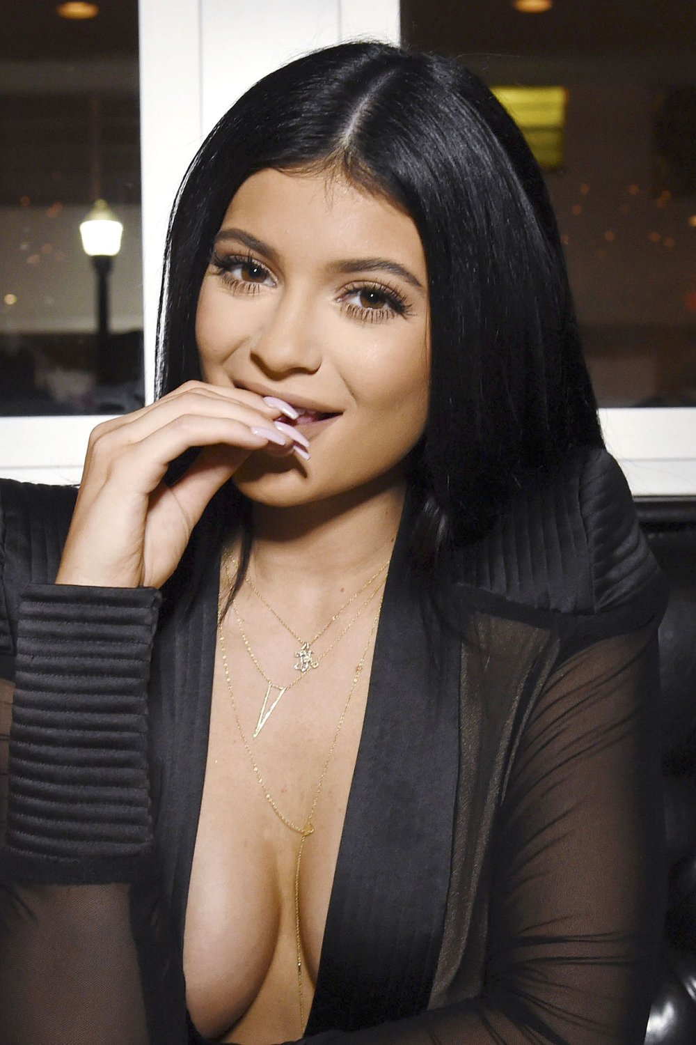 396312-kylie-jenner-seins-apparents-et-100-orig-2.jpg