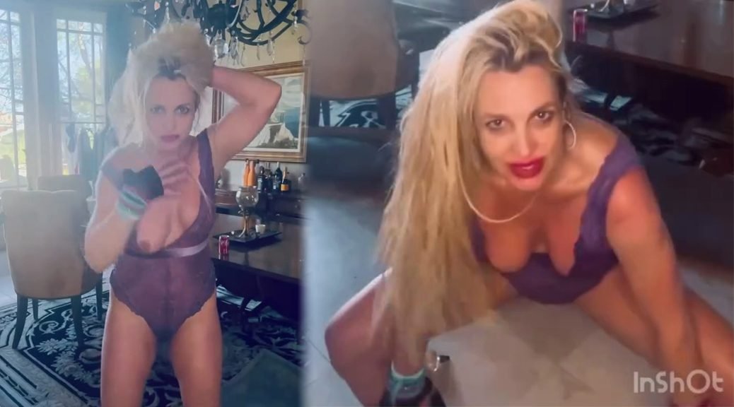 Britney-Spears-Topless-Boob-Slip.jpg