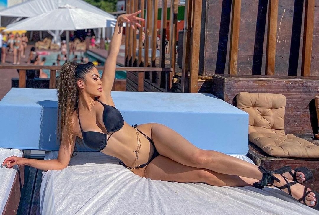 Lauren-Cruz-Feet-7277549.jpg