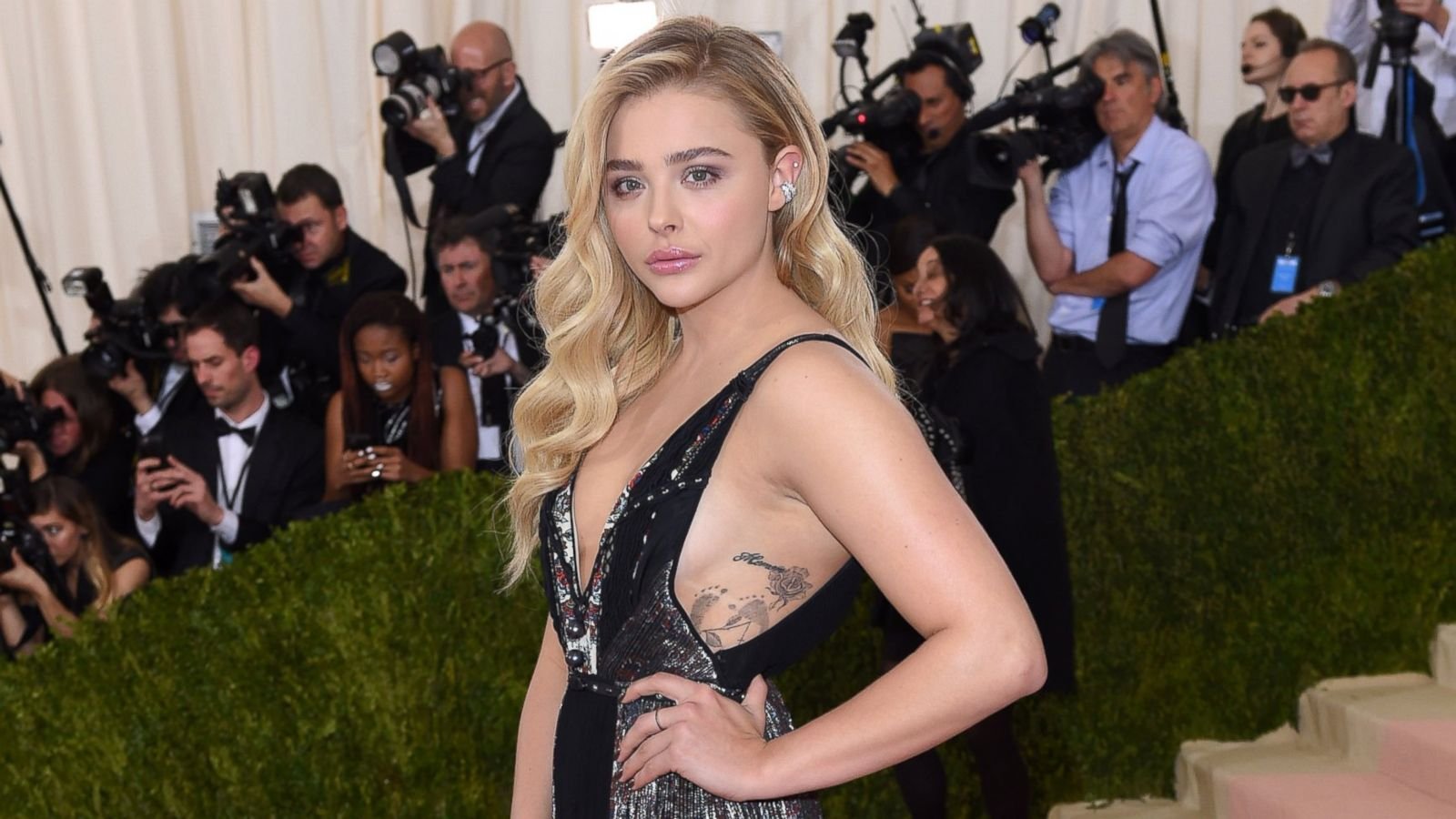 GTY_Chole_Grace_Moretz_hb_160504_16x9_1600.jpg