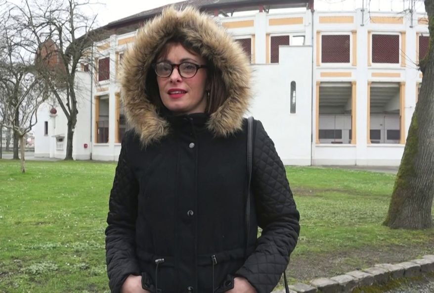 lea-mere-celibataire-dans-les-landes-nous-invite-chez-elle-car-elle-en-a-marre-de-la-solitude-...jpg