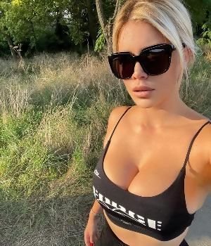celebs-wanda-nara-JSUp3i.jpg