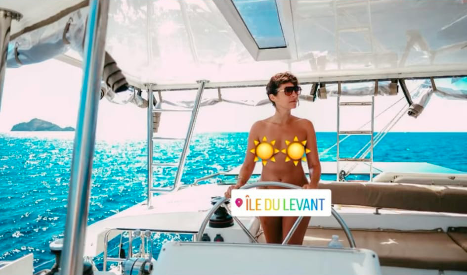 JustMarriedBandBoat01.png
