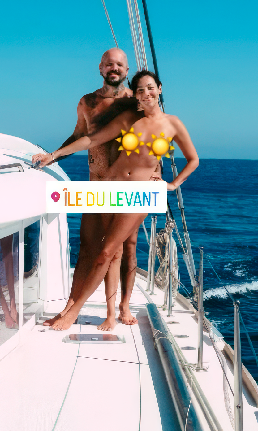 JustMarriedBandBoat02.png