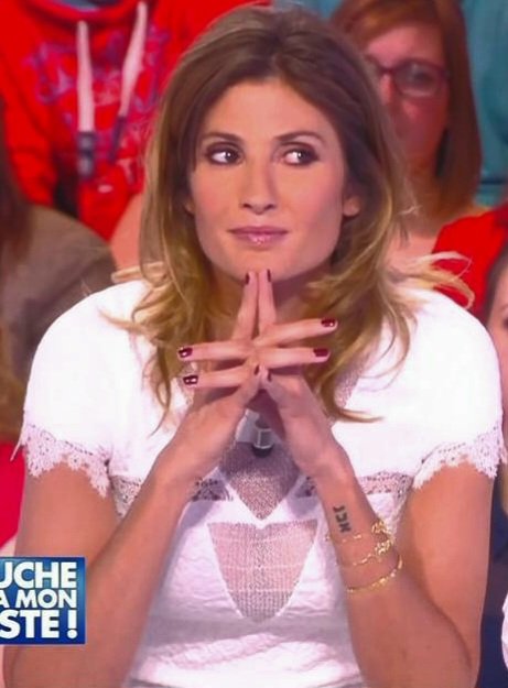 Caroline-Ithurbide--Touche-pas-a-mon-Poste--22-04-15--12.jpg