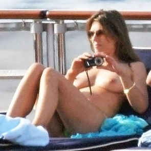 Elizabeth-Hurley-Naked-ScandalPostCom-6-295x295.jpeg