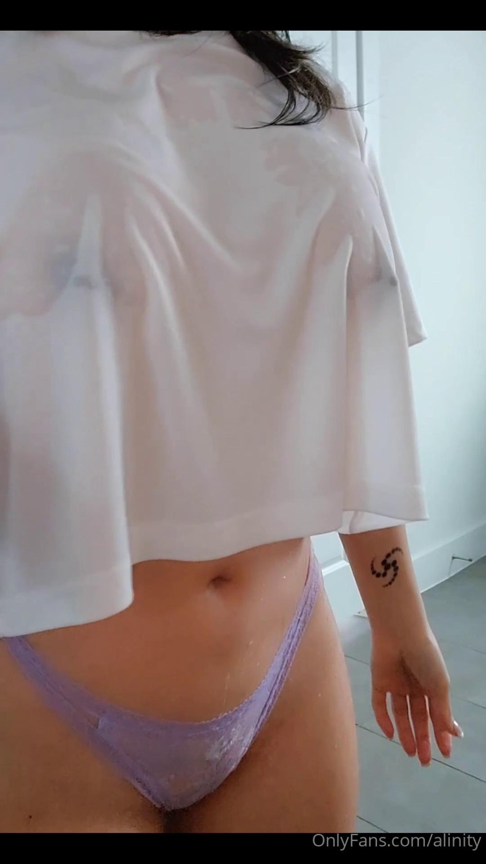 alinity_nude_nipple_wet_t-shirt_onlyfans_video_leaked-AMLBWO.jpg