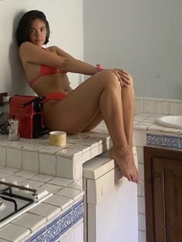 agathe-auproux-instagram-a-palerme-en-vacances-cuisine-728x1004.jpg