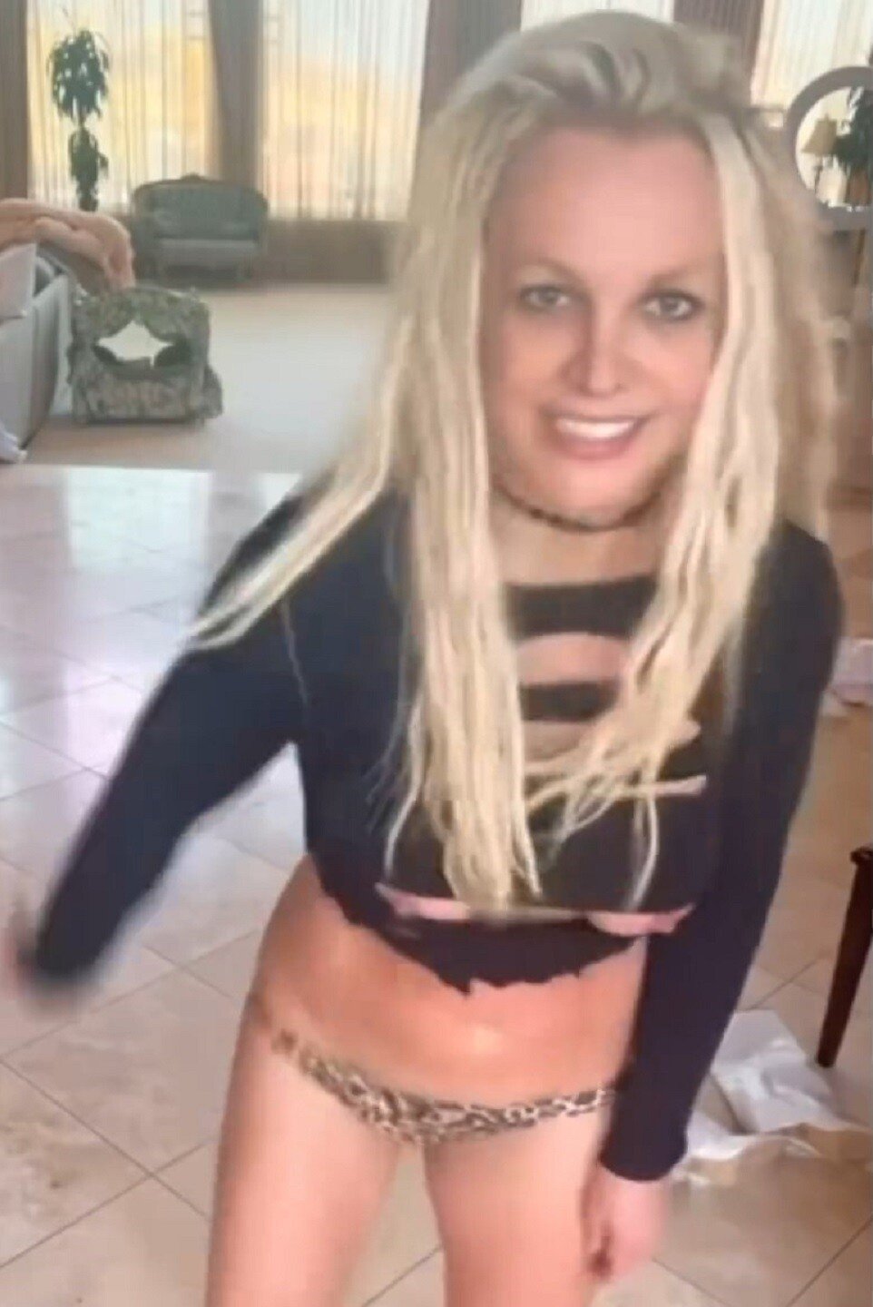 britneyspears__2024-03-03T022928.000Z.mp4_snapshot_00.31.27746baf15918d9ce4e.jpg