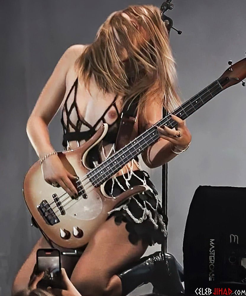 victoria_de_angelis_nude_lollapalooza3.jpg
