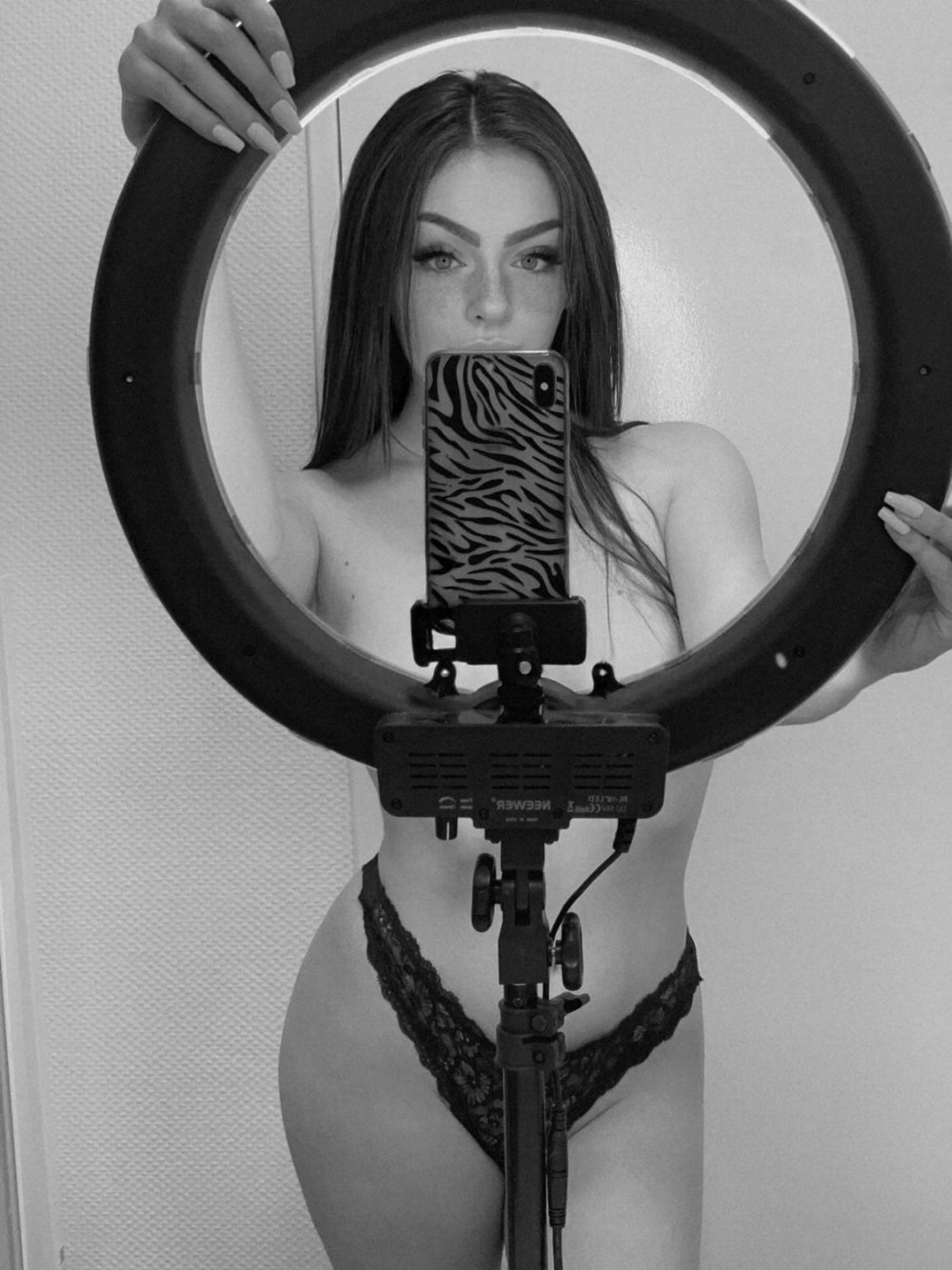 Lorina_xxx_media_43100836.jpg