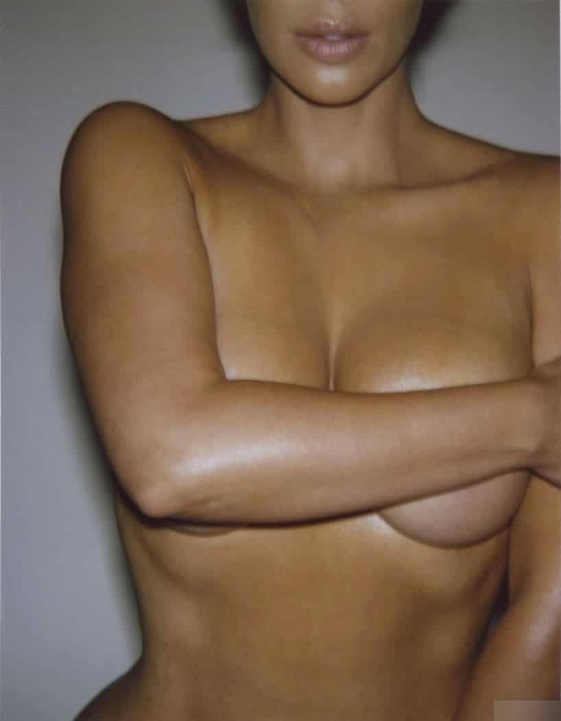 kim_kardashian_nude_body_paint_set_leaked-TMJPIR.jpg