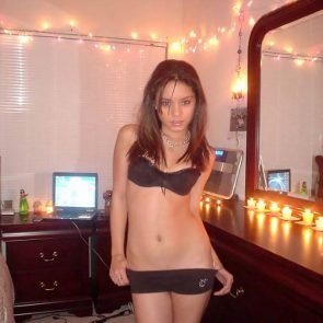 vanessa-hudgens-nude-leaked-photos-2007-4-295x295.jpg