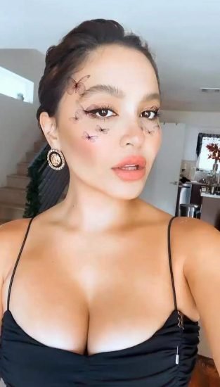Stella-Hudgens-nude-topless-bikini-porn-ass-ttis-pussy-leaked-ScandalPlanet-3-313x550.jpg