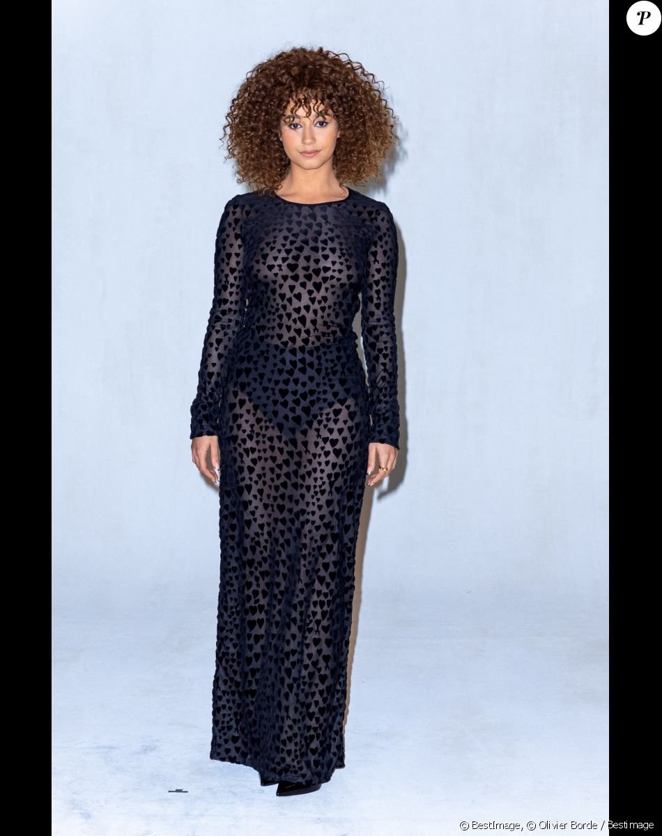 331096775_7330285-lena-mahfouf-photocall-du-defile-de-mo-vertical_diaporama-3.jpg