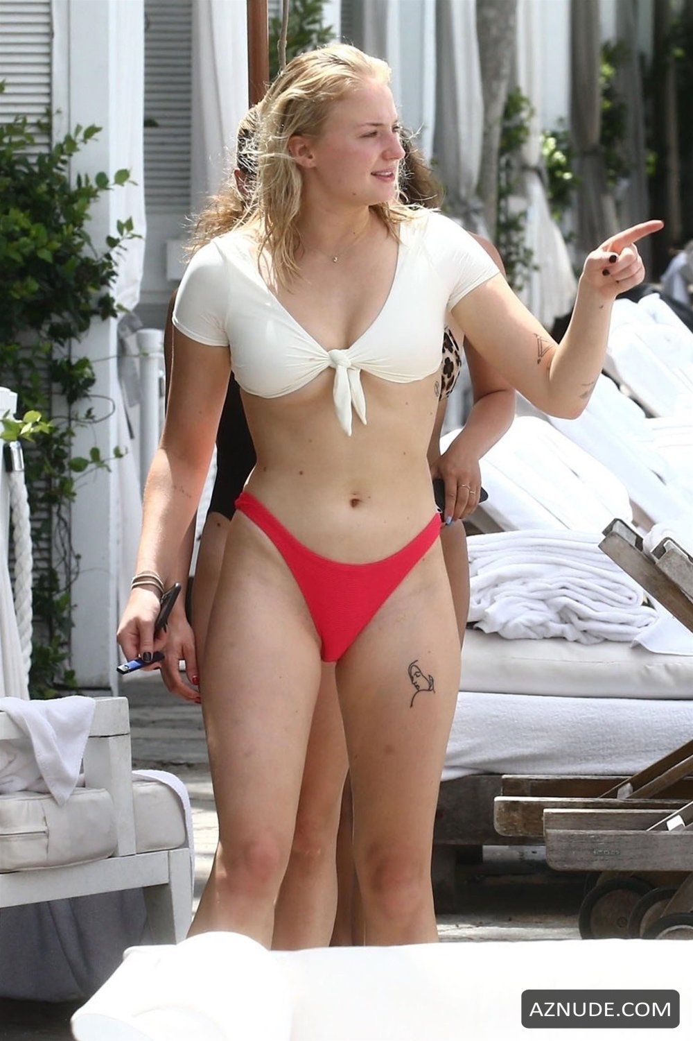 Sophie-Turner-Sexy-TheFappeningBlog.com-12.jpg
